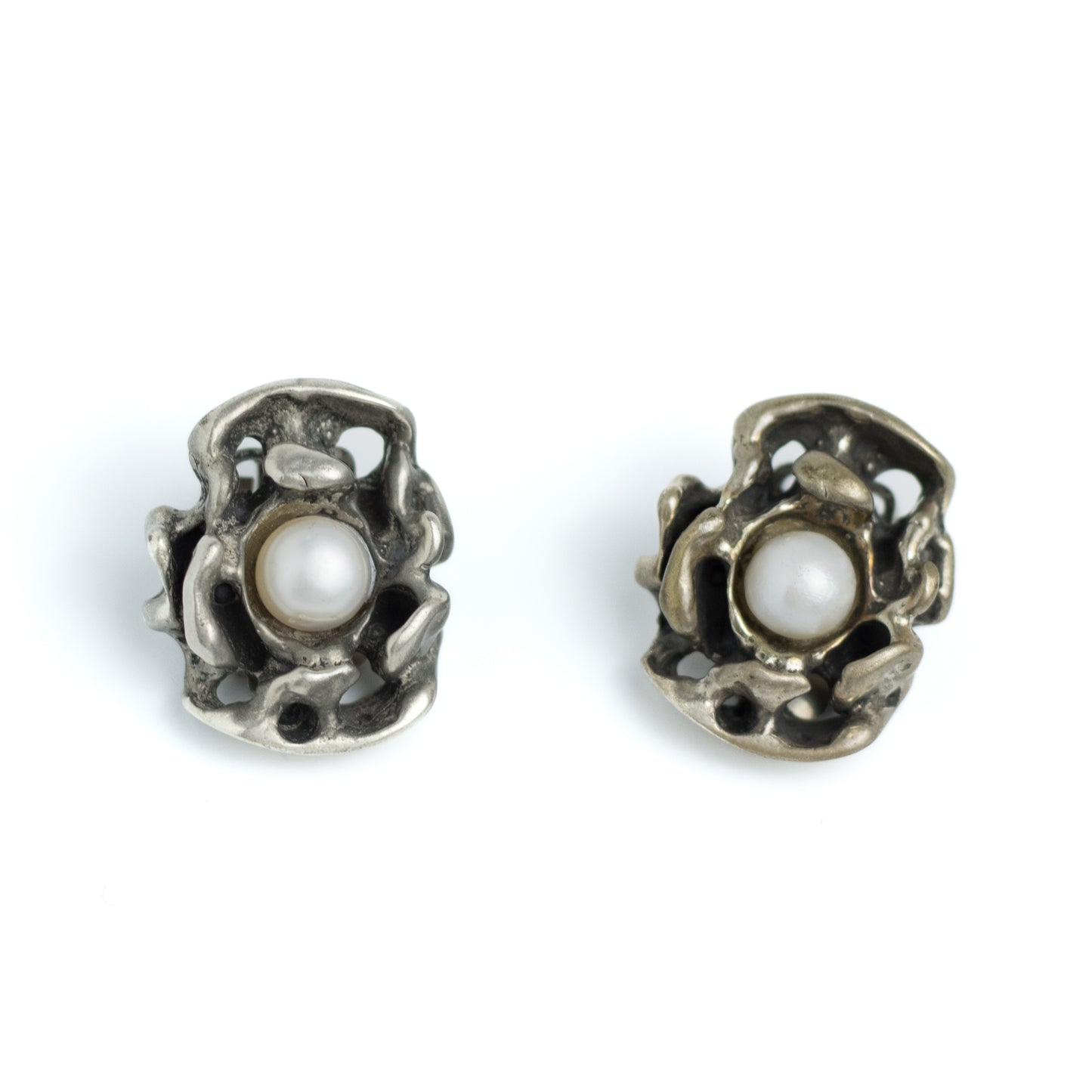 Vintage Brutalist Pearl Clip-On Earrings in Silver Tone Metal