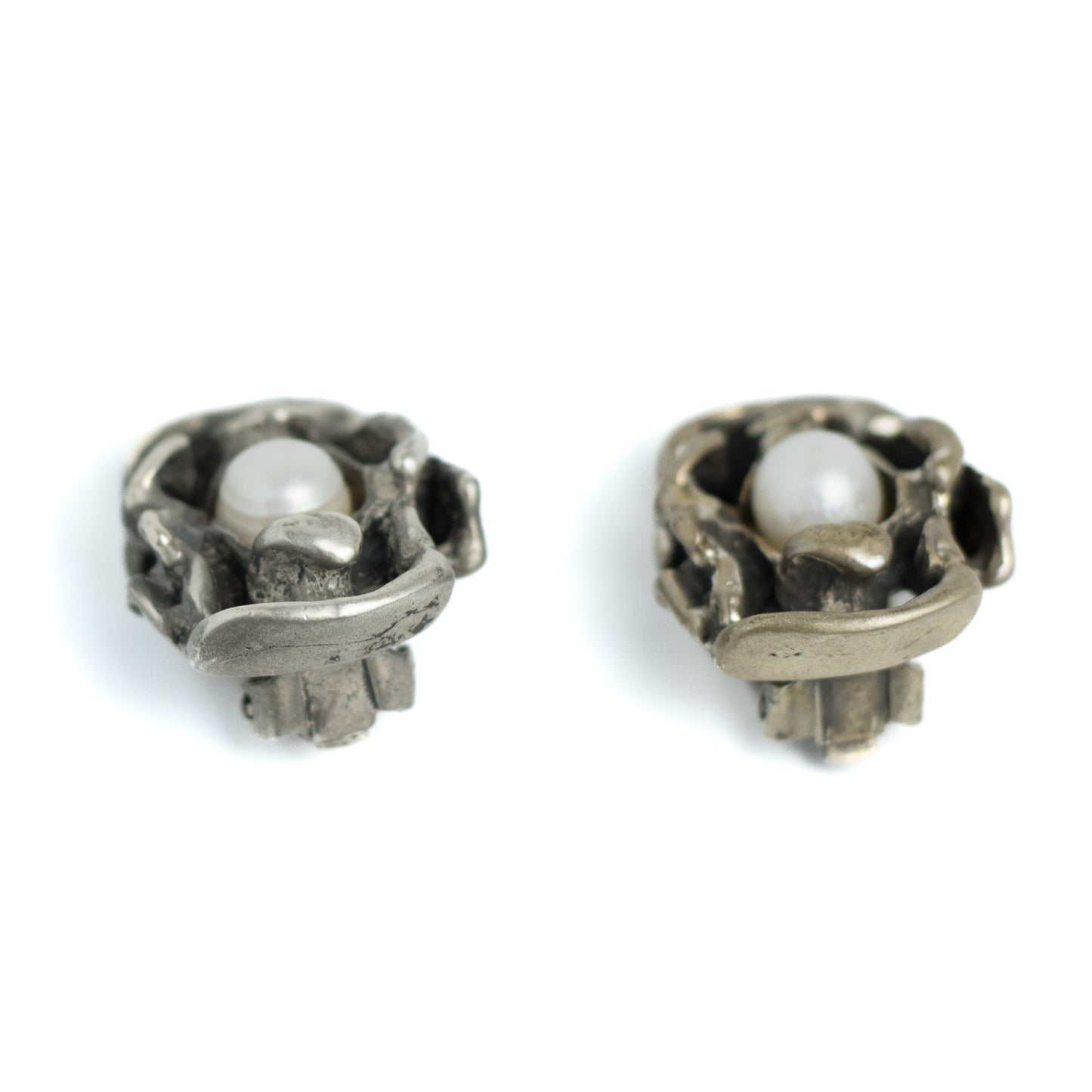 Vintage Brutalist Pearl Clip-On Earrings in Silver Tone Metal
