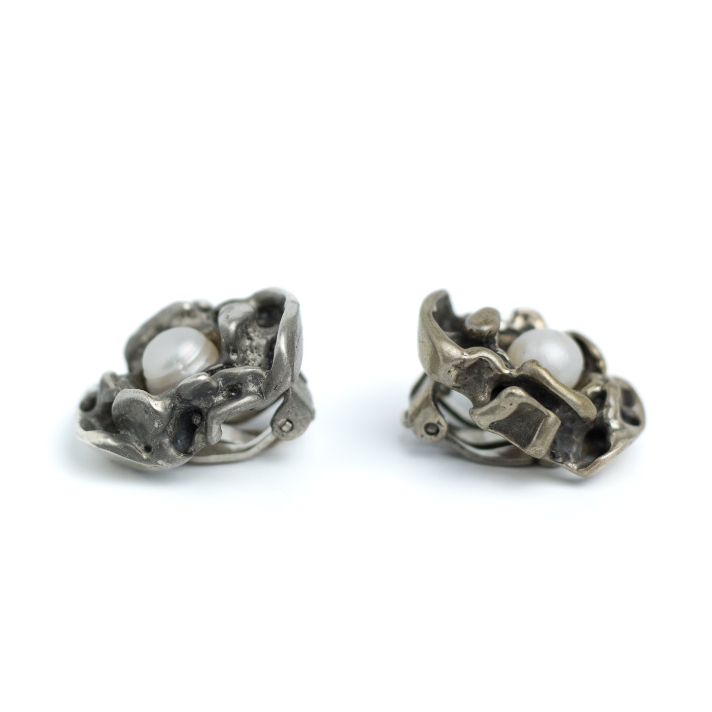 Vintage Brutalist Pearl Clip-On Earrings in Silver Tone Metal