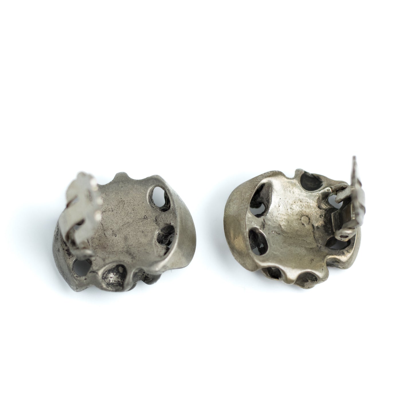 Vintage Brutalist Pearl Clip-On Earrings in Silver Tone Metal