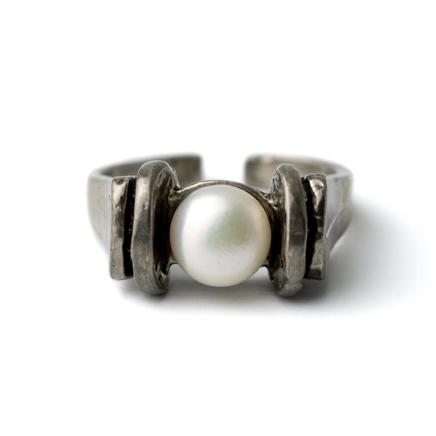 PERLI Vintage Brutalist Silver Ring with a Pearl