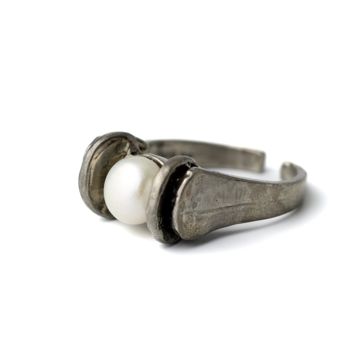 PERLI Vintage Brutalist Silver Ring with a Pearl
