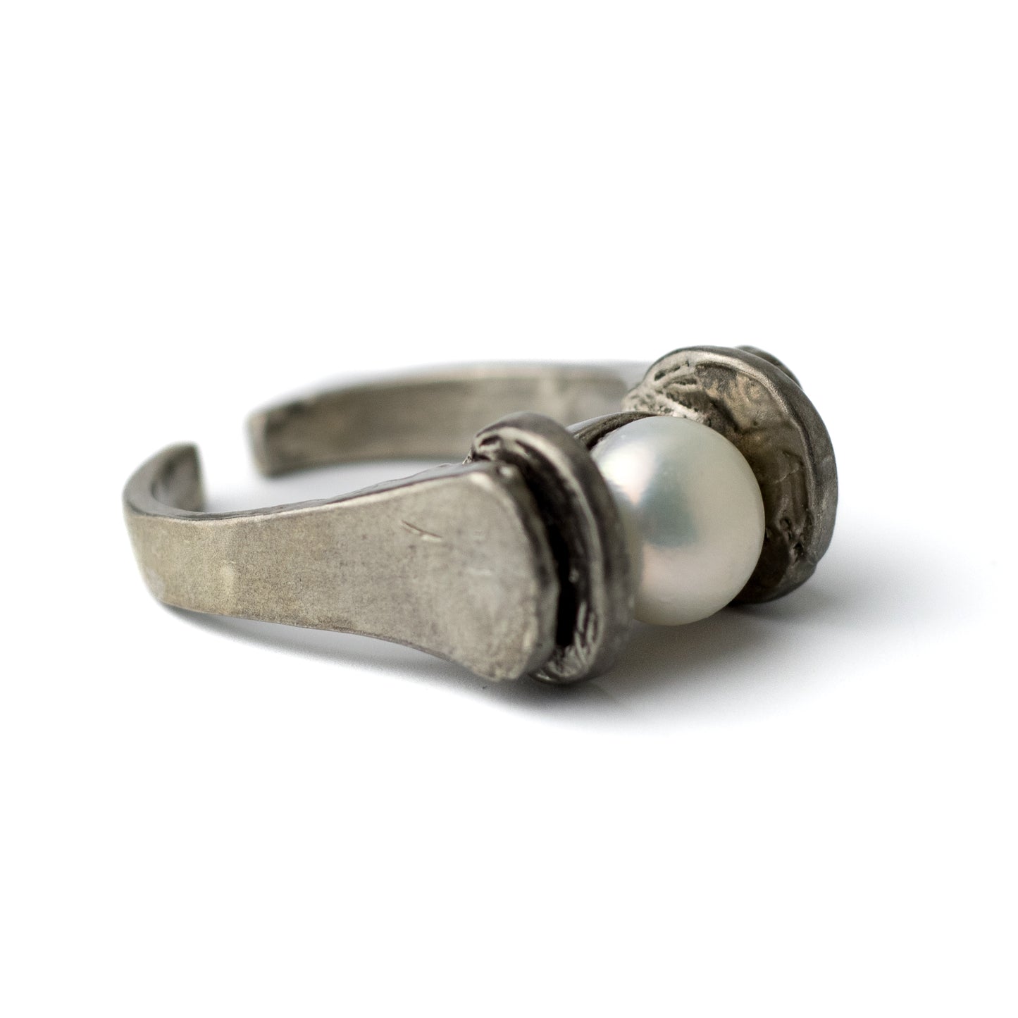 PERLI Vintage Brutalist Silver Ring with a Pearl