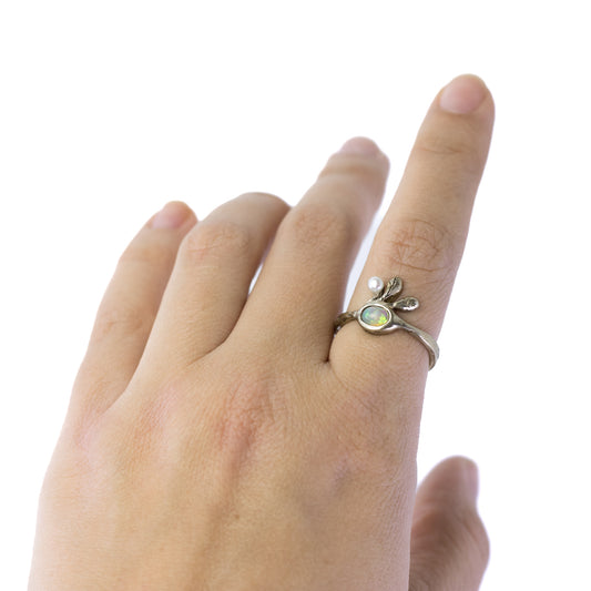 Dainty Perli Silver Ring With Seed Pearl And Natural Opal