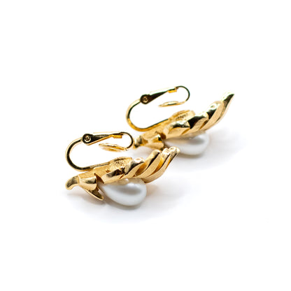 Crown Trifari Vintage 1960er Goldfarbene Perlen-Clip-Ohrringe