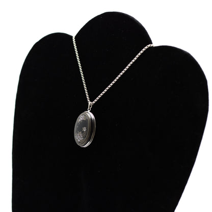 Pendentif médaillon floral en émail noir Michaela Frey, bijoux autrichiens vintage