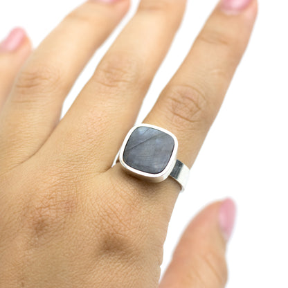 Kupittaan Kulta Vintage Finnish Modernist Silver Ring with Spectrolite
