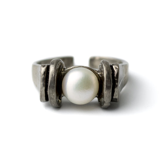 PERLI Vintage Brutalist Silver Ring with a Pearl
