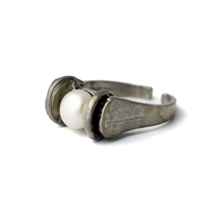 PERLI Vintage Brutalist Silver Ring with a Pearl