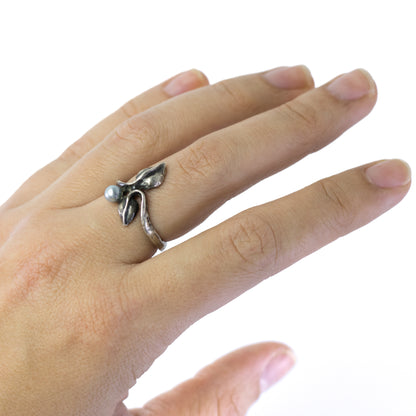 Vintage Perli Silver Leaf Ring With Pearl