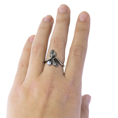 Vintage Perli Silver Leaf Ring With Pearl