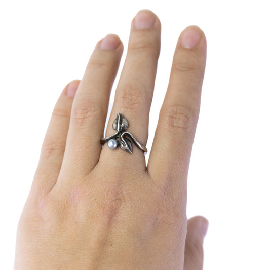 Vintage Perli Silver Leaf Ring With Pearl