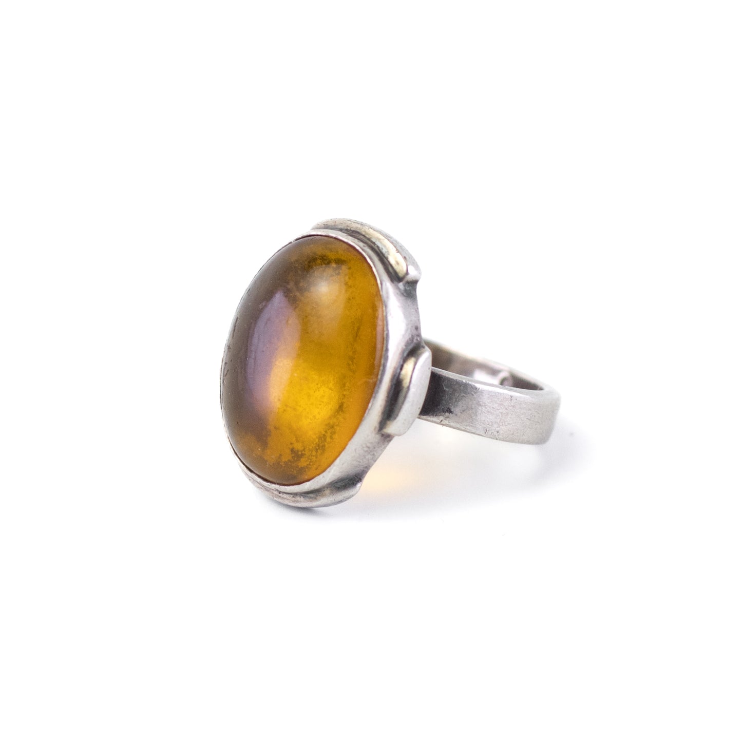 Vintage-Ring aus Silber im modernen Stil mit Bernstein-Cabochon