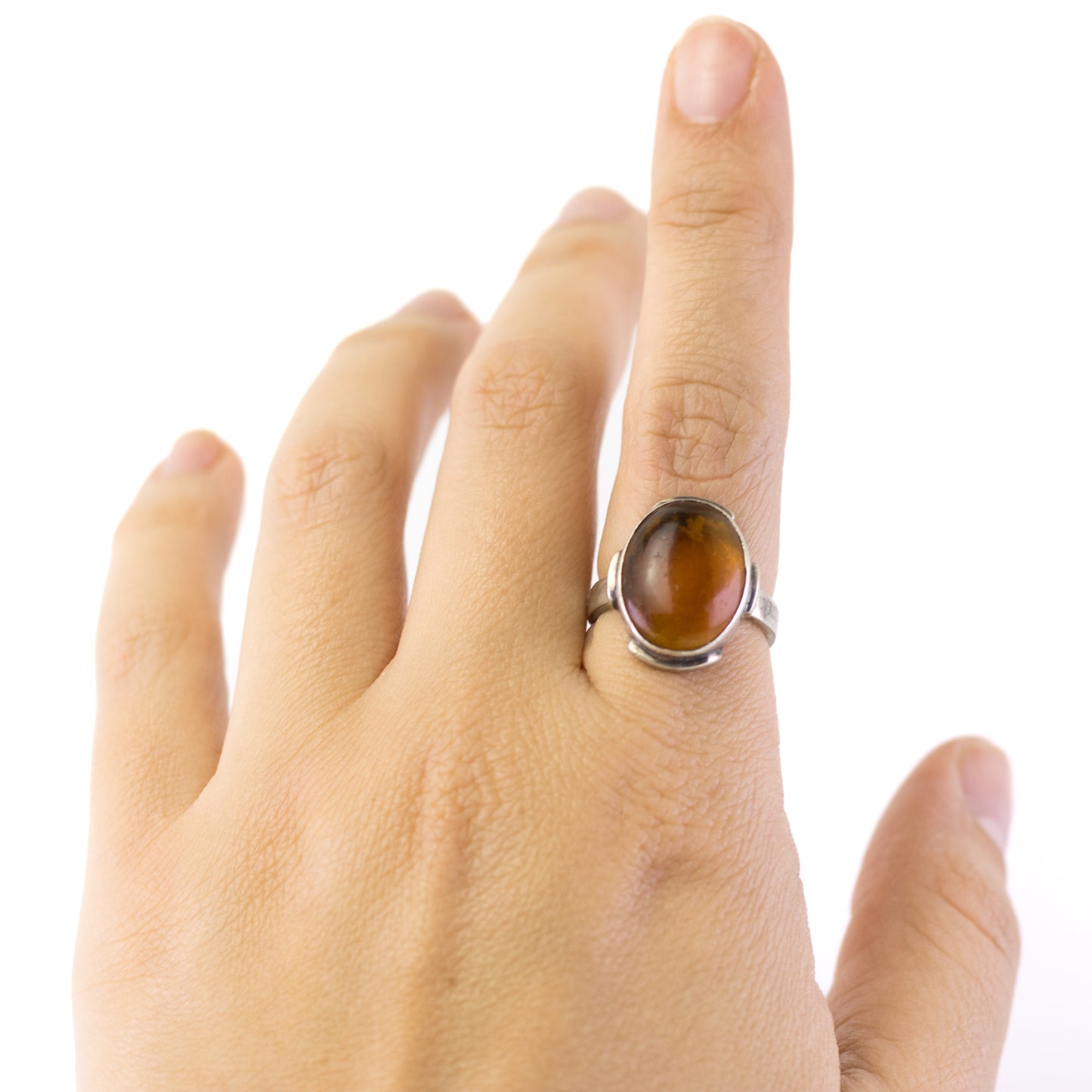 Vintage-Ring aus Silber im modernen Stil mit Bernstein-Cabochon