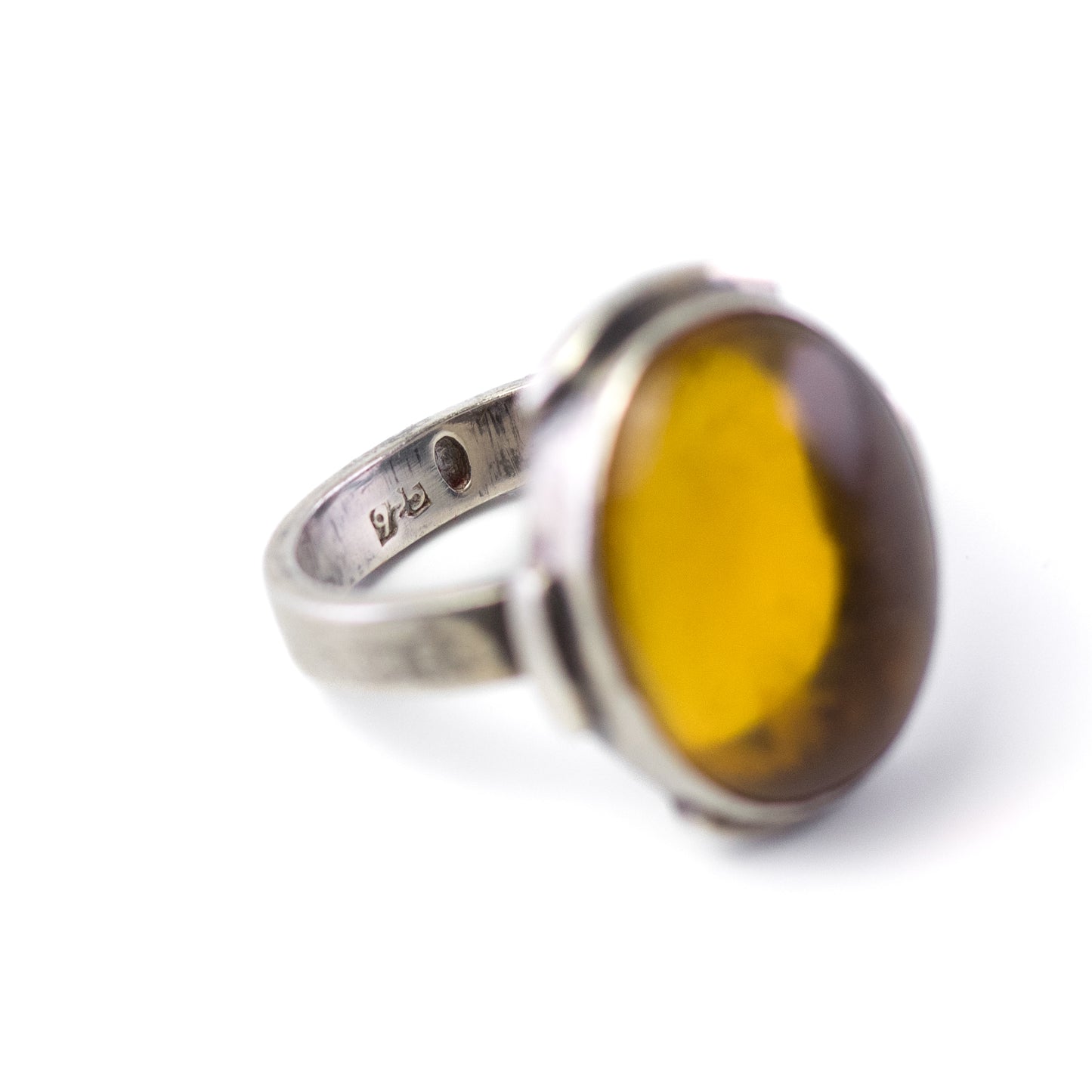 Vintage-Ring aus Silber im modernen Stil mit Bernstein-Cabochon