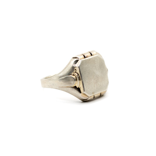 Men’s Vintage Signet Ring With Rectangular Engravable Plate