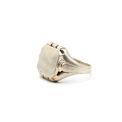 Men’s Vintage Signet Ring With Rectangular Engravable Plate