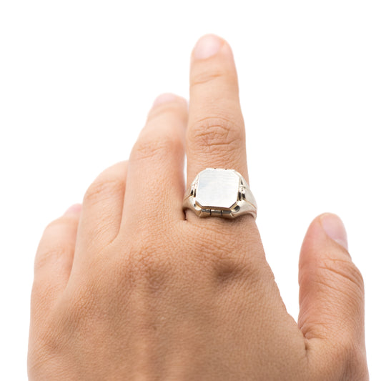 Men’s Vintage Signet Ring With Rectangular Engravable Plate