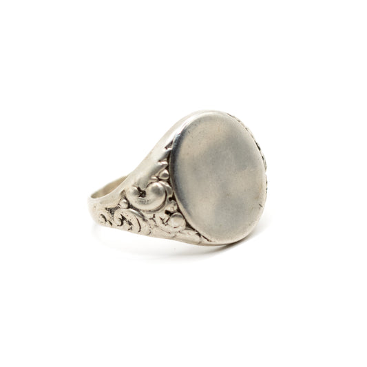 Men’s Vintage Signet Ring With Oval Engravable Plate
