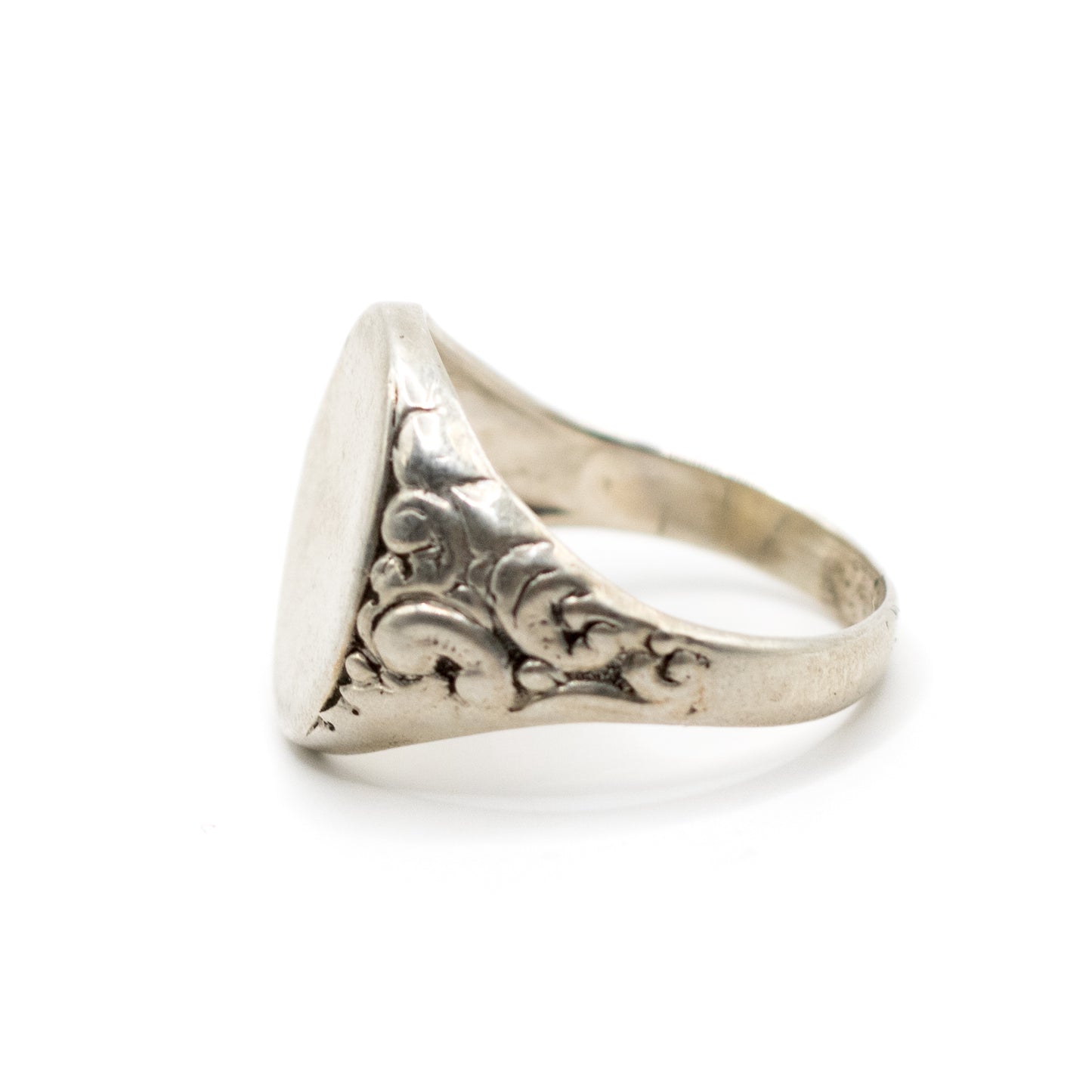 Men’s Vintage Signet Ring With Oval Engravable Plate
