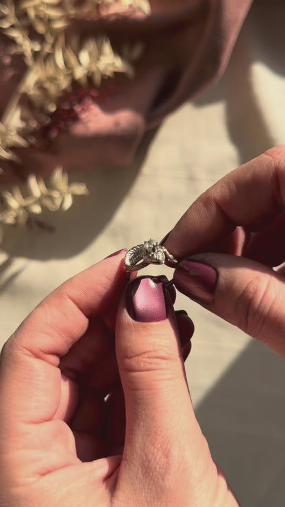 Bague vintage en argent à motif serpent et détail couronne