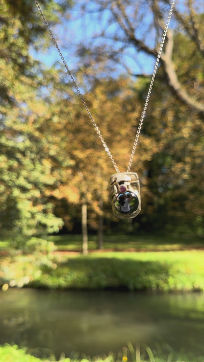 Pendentif brutaliste en argent avec pierre de sang et grenat de Monika &amp; Burkhard OLY