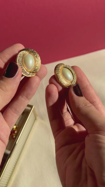 Boucles d'oreilles à clip vintage en fausses perles Henkel &amp; Grosse pour Dior