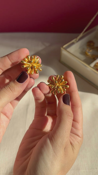 Christian Lacroix Goldene Anemonen-Clip-Ohrringe 