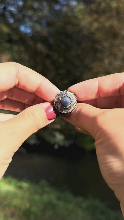 Bague brutaliste en argent sterling avec sodalite mate de Theodor Fahrner