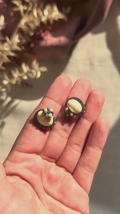 Vintage Ohrclips aus Silber, Knochen und Saatperlen von Perli
